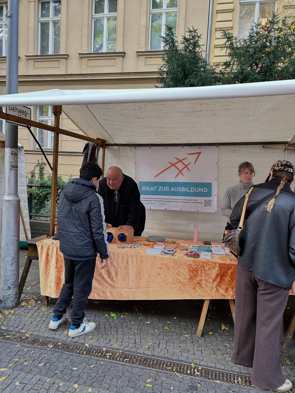 Instagram post from rat_zur_ausbildung. This post is in position 6.